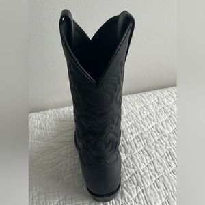 Ariat heritage round toe men’s cowboy boots